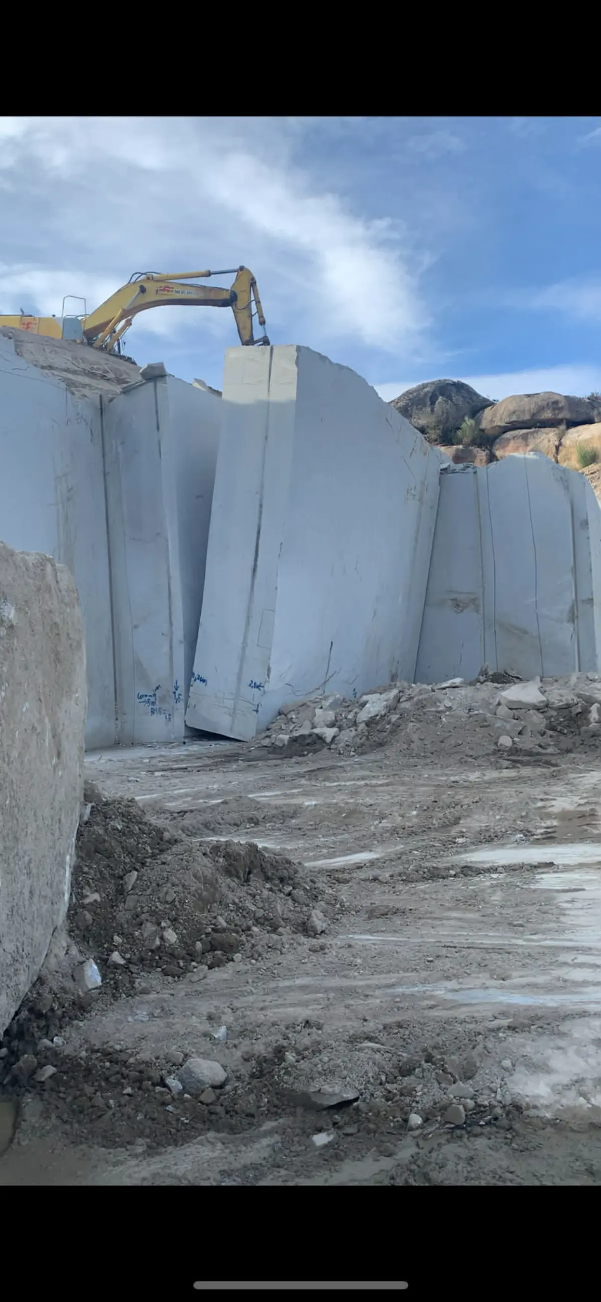 Vista da frente de pedreira em Portugal